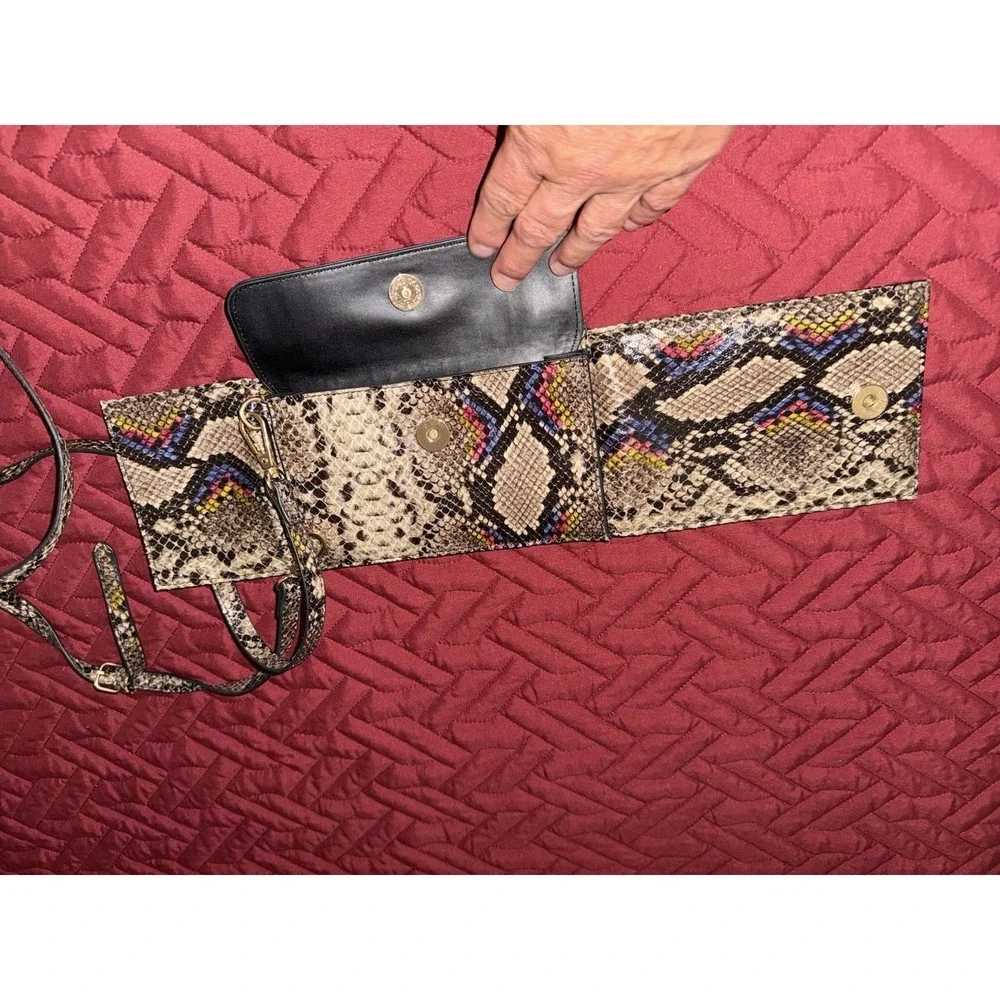 Women's Snakeskin Wristlet Wallet w/ Strap Snap Closure Folding Credit Card